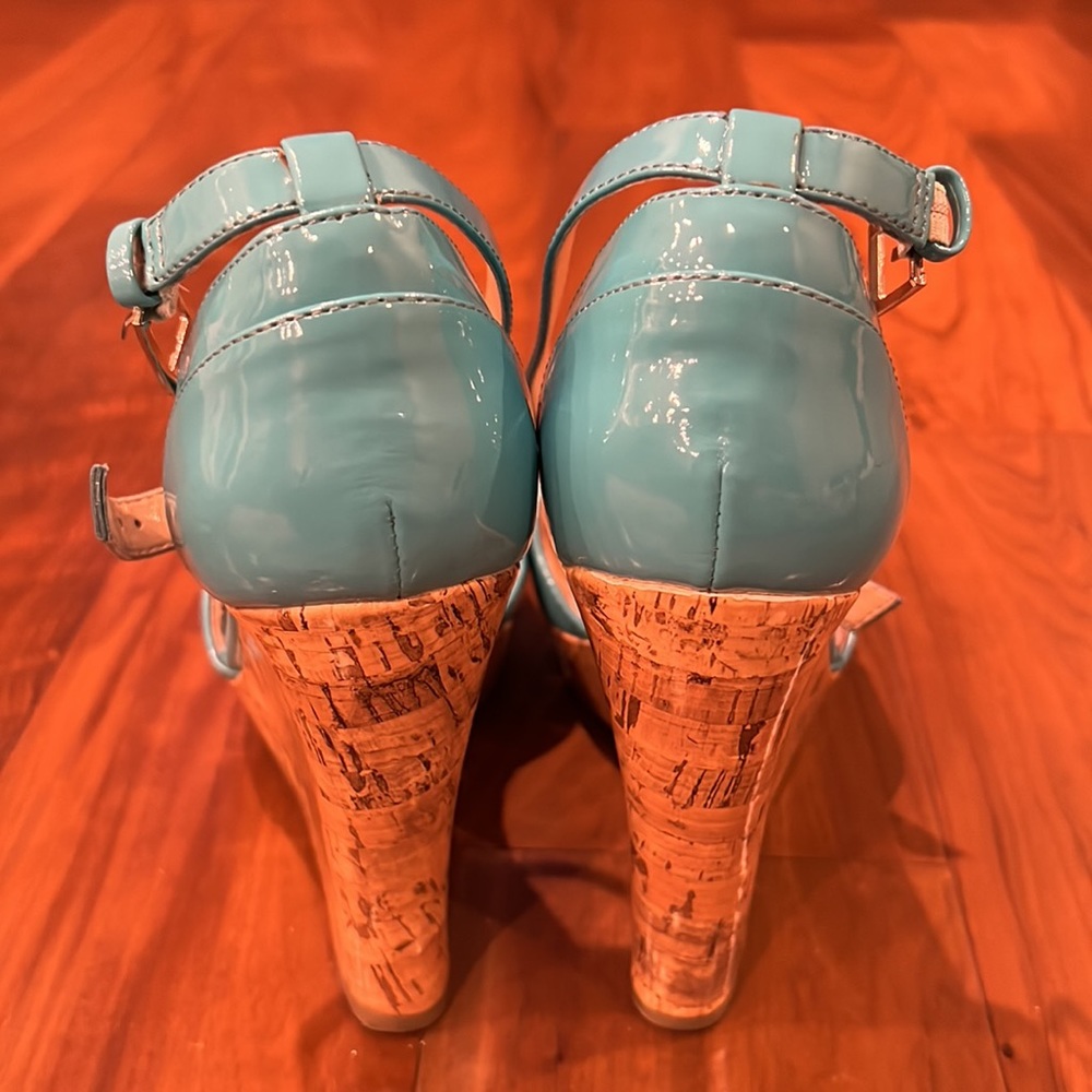 GUESS Platforms - Picture 5 of 10